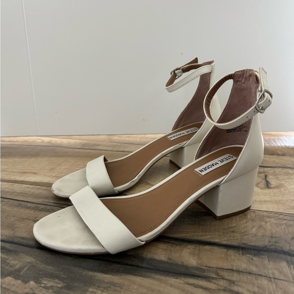 Steve Madden Irenee white sandals